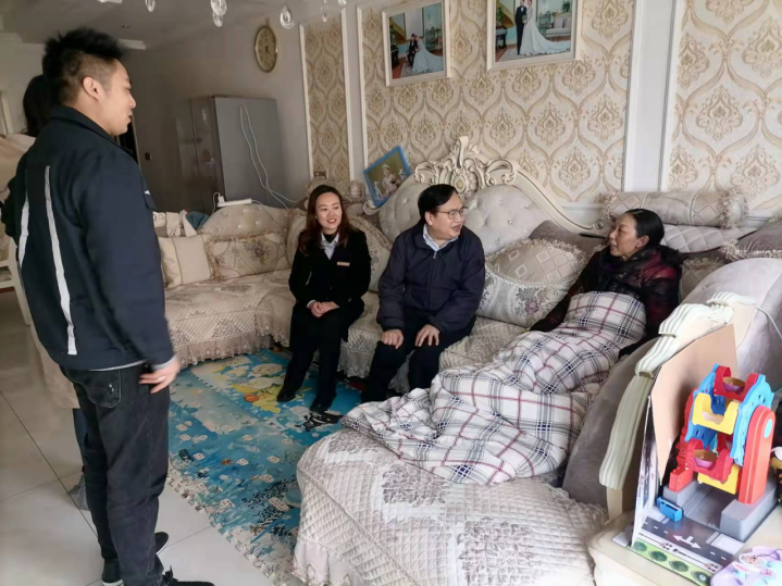 慰問職工患病家屬，傳遞公司關(guān)愛溫情1.png